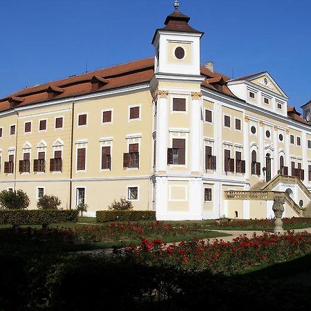 Penzion U Tomcalu Terezín Exterior photo